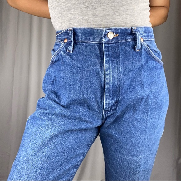 SOLD Wrangler light/medium wash denim sz 34” - Picture 3 of 12